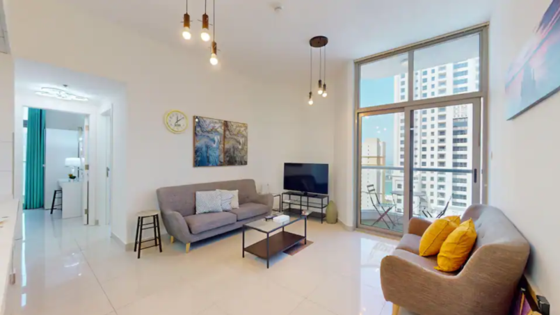 Wharf 2, Dubai Marina seating area