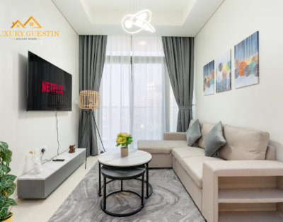 Elegant 2-BR with Pool & City Views Near By Canal